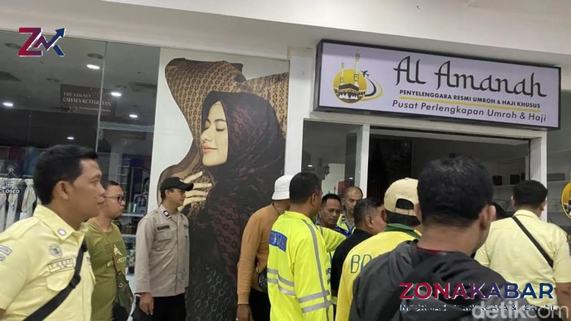 Skandal Gagal Berangkat Umroh: Kantor Travel di Java Mall Semarang Digeruduk Massa, Pemilik Tak Berkutik
