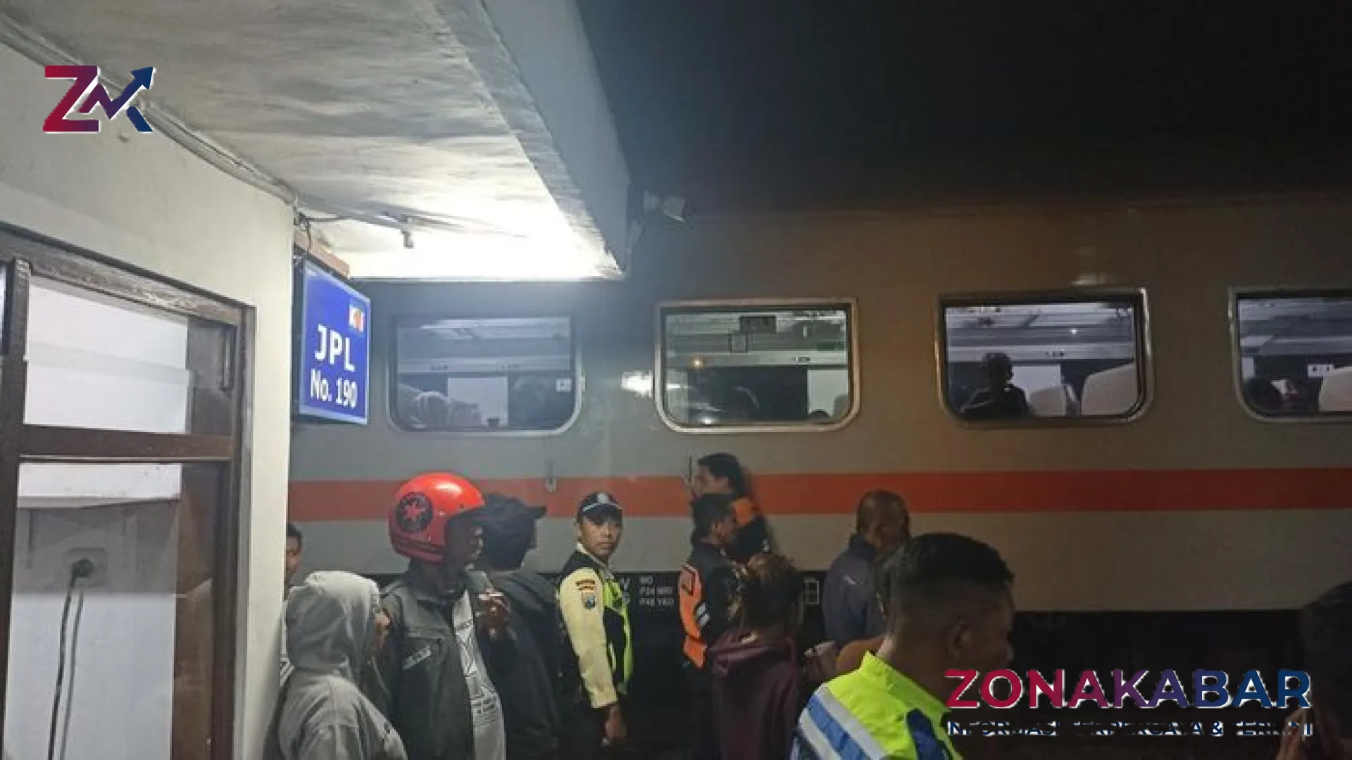 Tragedi Malam di Sananwetan: KA Dhoho Hantam Dump Truk Bermuatan Pasir yang Mogok di Pelintasan Blitar