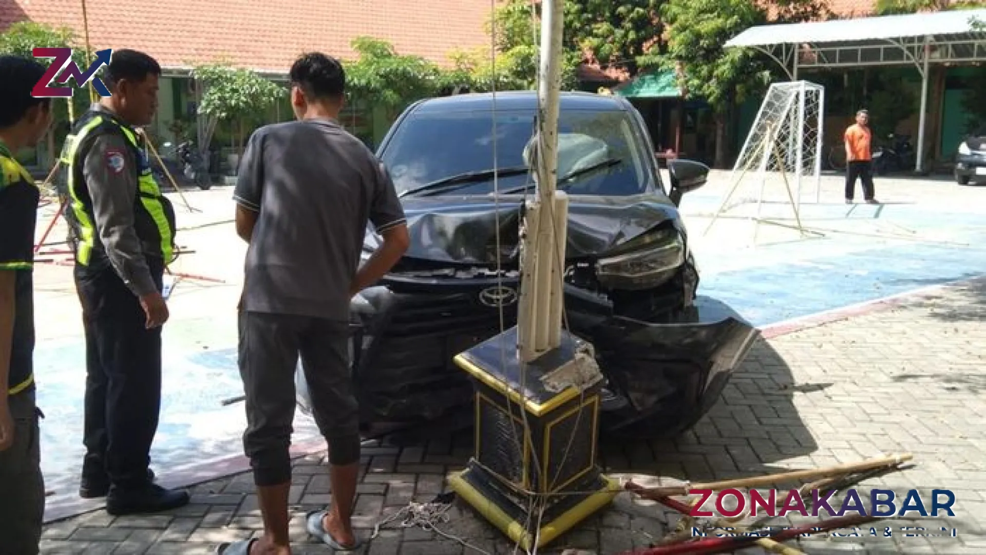 Detik-Detik Mencekam di MTsN 1 Bojonegoro: Tiang Bendera Selamatkan Puluhan Nyawa dari Terjangan Mobil Hilang Kendali