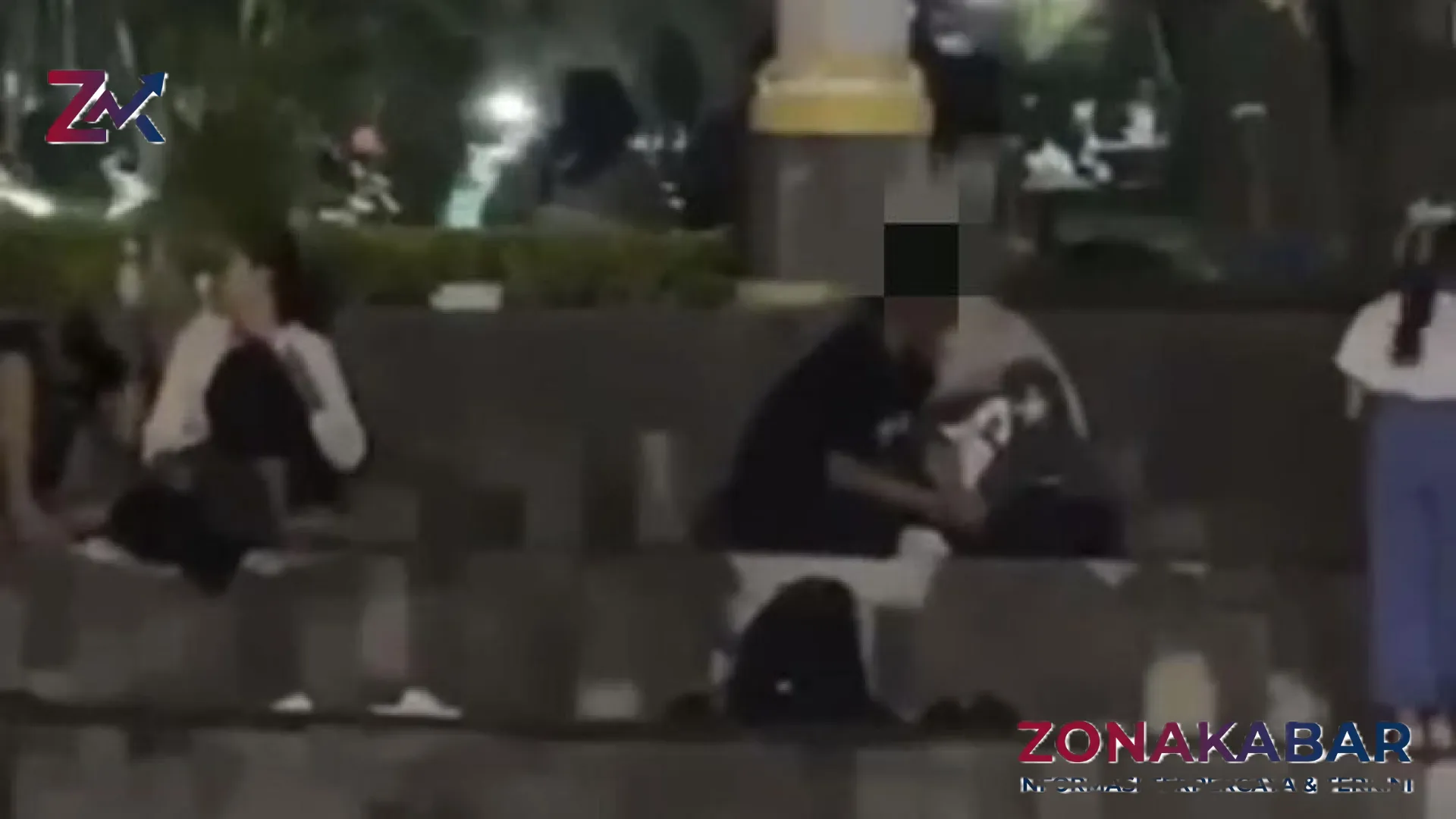 Aksi Berani Sejoli di Taman Bundaran GKB Gresik Jadi Sorotan: Viralitas di Tengah Memudarnya Etika Ruang Publik