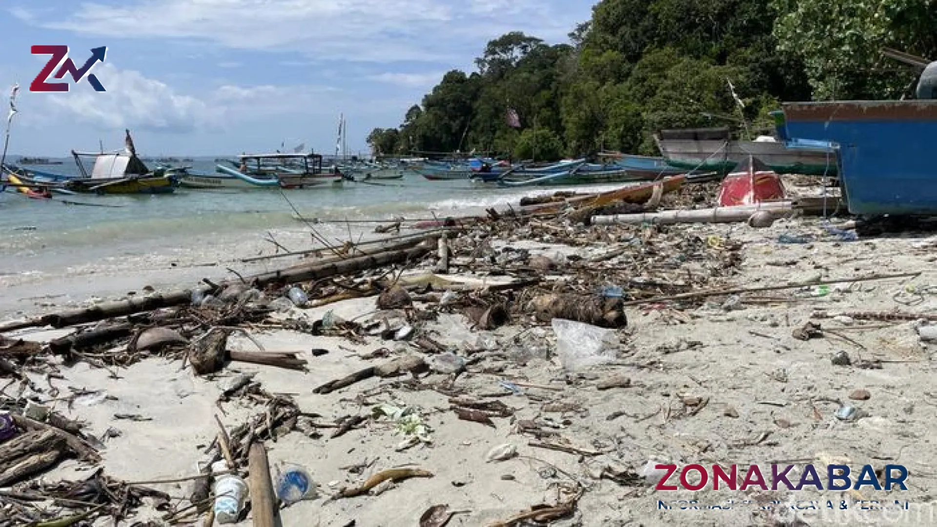 Ironi Pasir Putih Pangandaran: Potret Surga Wisata yang Perlahan Memudar di Balik Tumpukan Sampah dan Limbah