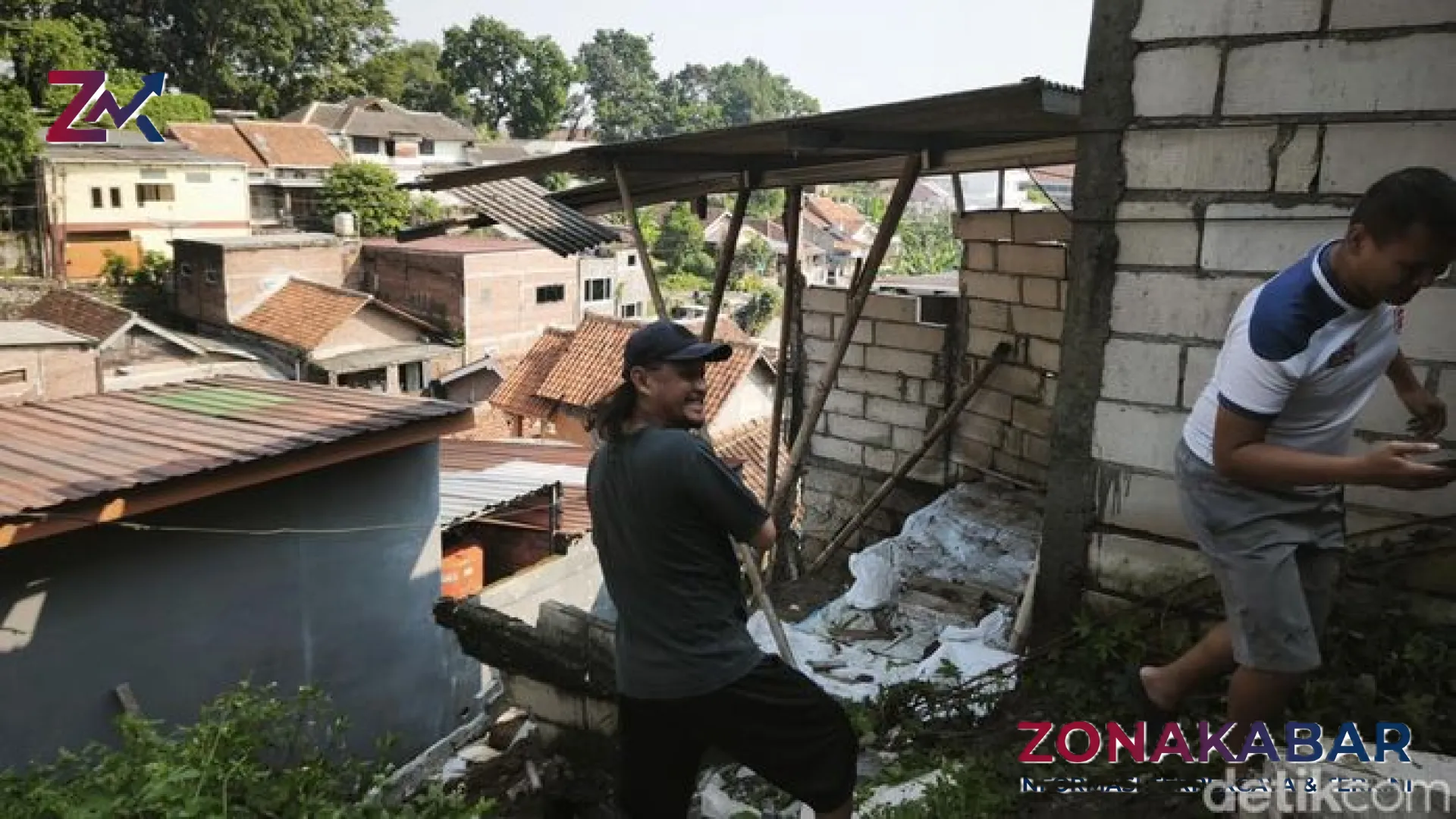 Tragedi Tanah Longsor di Manyaran Semarang: Antara Kehilangan Tempat Tinggal dan Keteguhan Hati Sang Pemilik