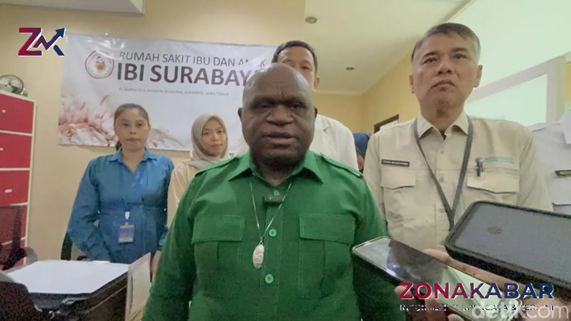 Kritik Pedas Menteri HAM Natalius Pigai: Satu Dapur MBG Layani 13 Sekolah di Surabaya Itu Tidak Masuk Akal!