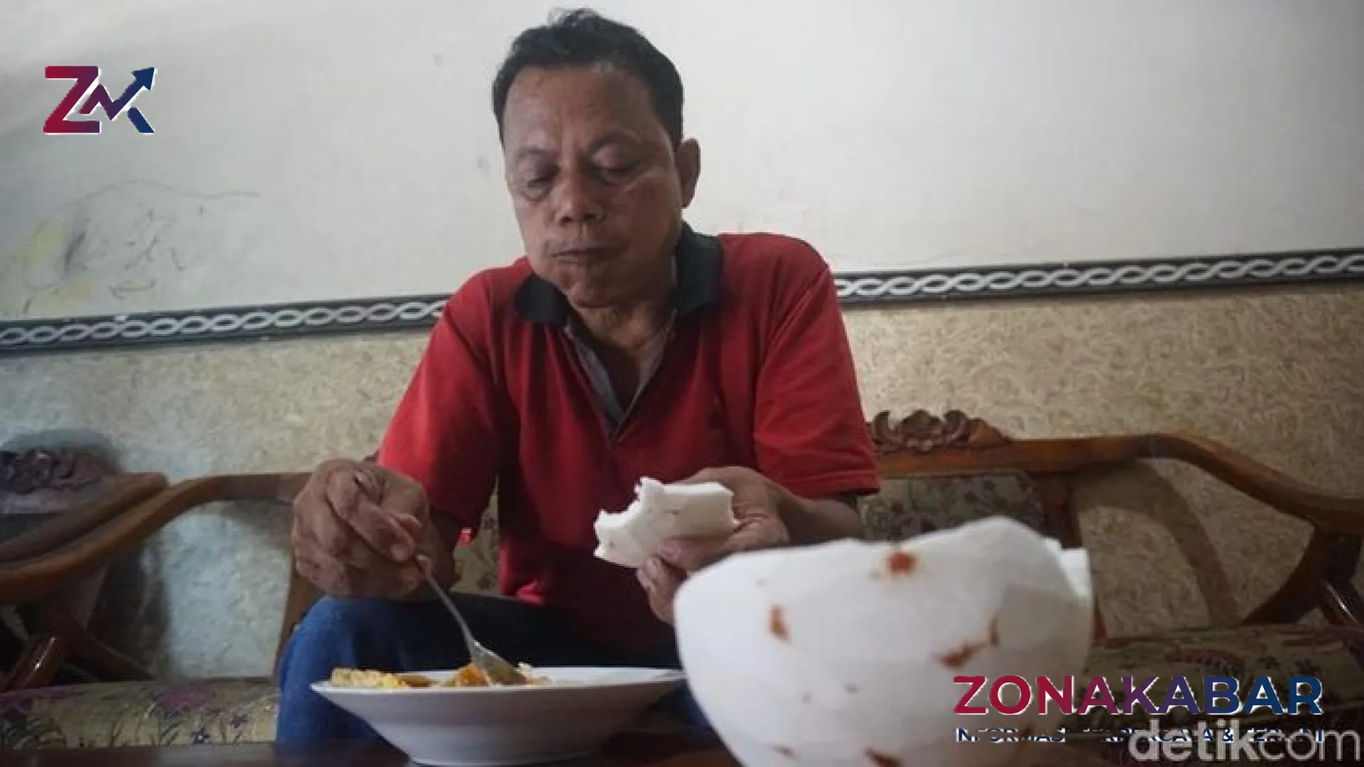 Kisah Unik Ali Imron: Pria Jombang yang ‘Kecanduan’ Kelapa, Tak Bisa Menelan Nasi Tanpa Gurihnya Daging Kelapa Tua