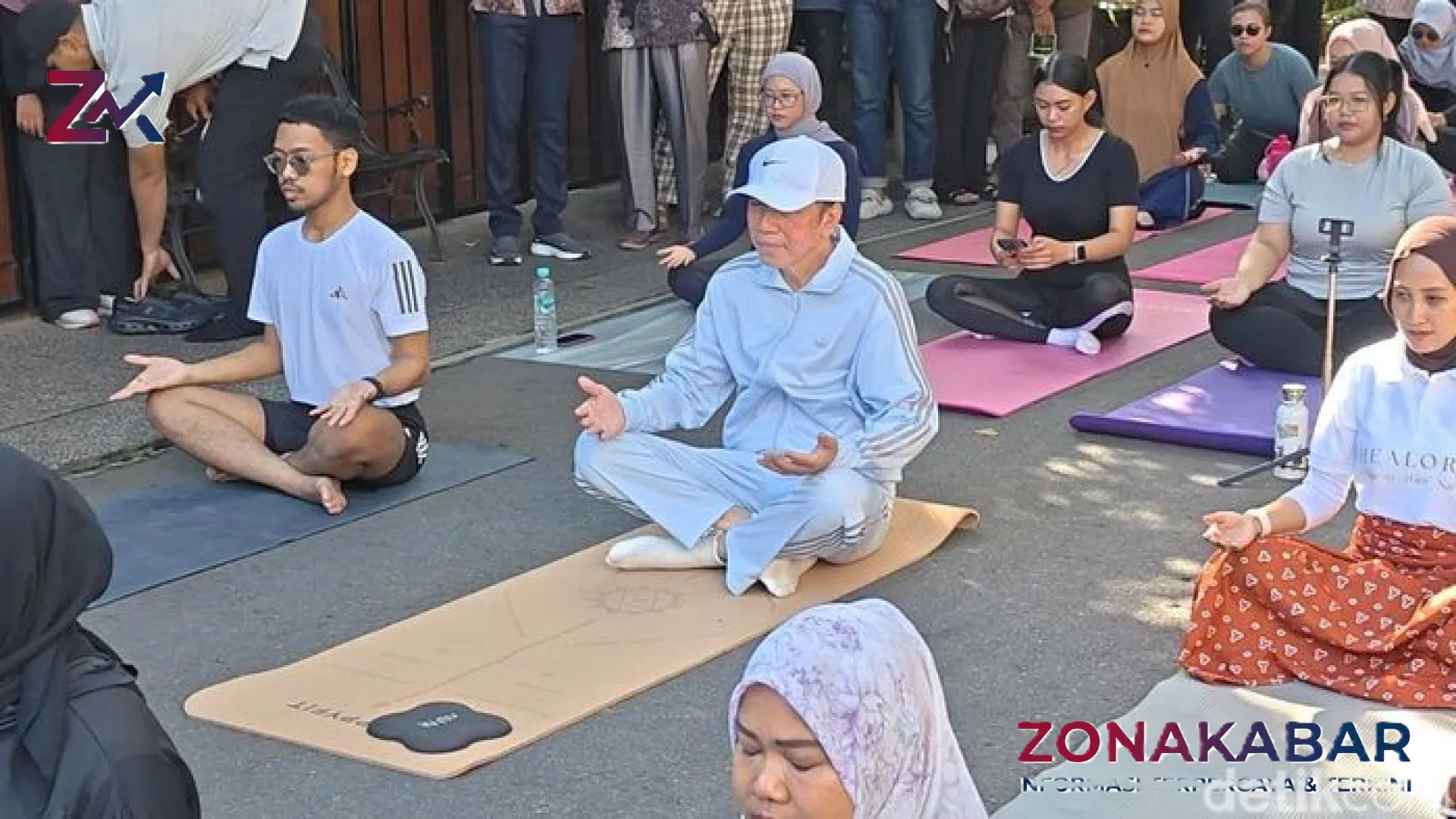 Momen Hangat Jokowi Bergabung Yoga Bareng Warga di Solo: Cerita di Balik Layar dari Sang Ajudan