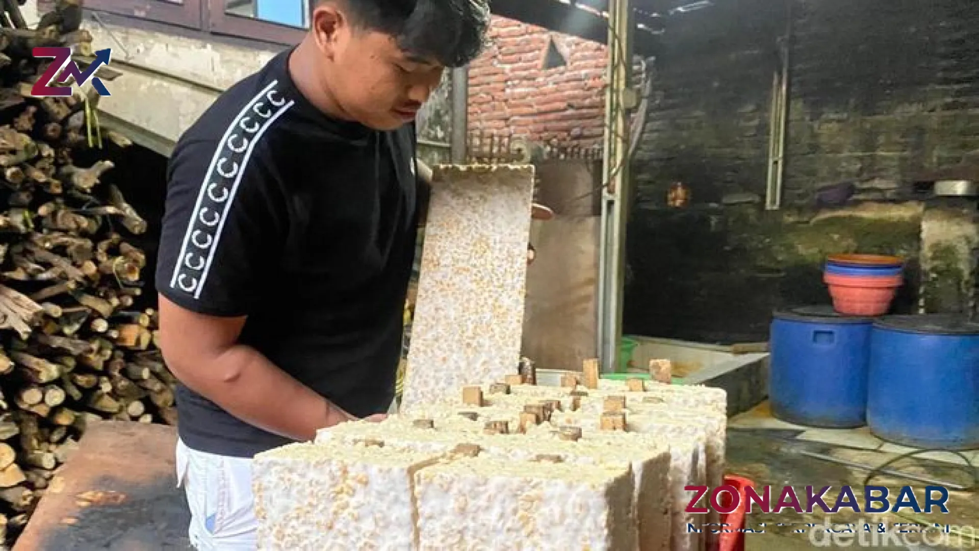 Badai Dolar Menghantam Beji: Potret Pilu Pengrajin Tempe Kota Batu Bertahan di Tengah Lonjakan Harga Kedelai