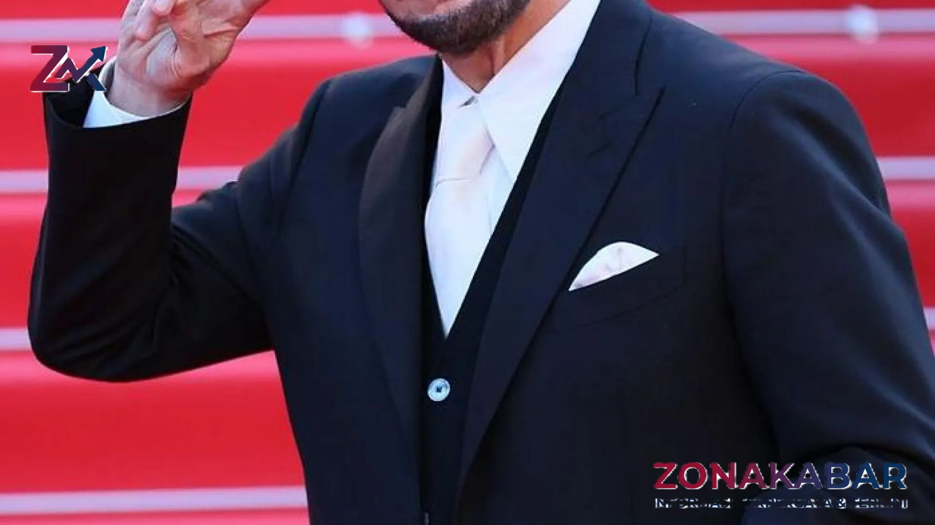 Transformasi Ikonik John Travolta di Cannes: Rahasia di Balik Gaya ‘Sutradara Lawas’ yang Menghebohkan Dunia