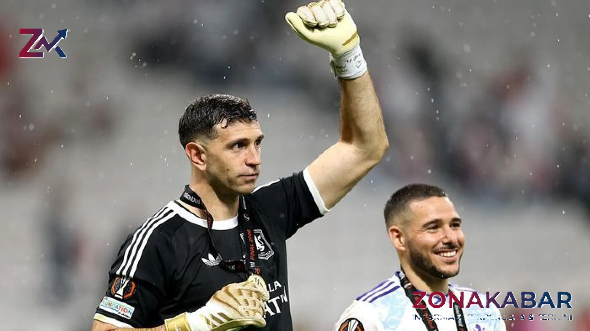 Tangan Dingin Emiliano Martinez: Rekor Sempurna Sang Spesialis Final yang Membawa Aston Villa ke Puncak Eropa