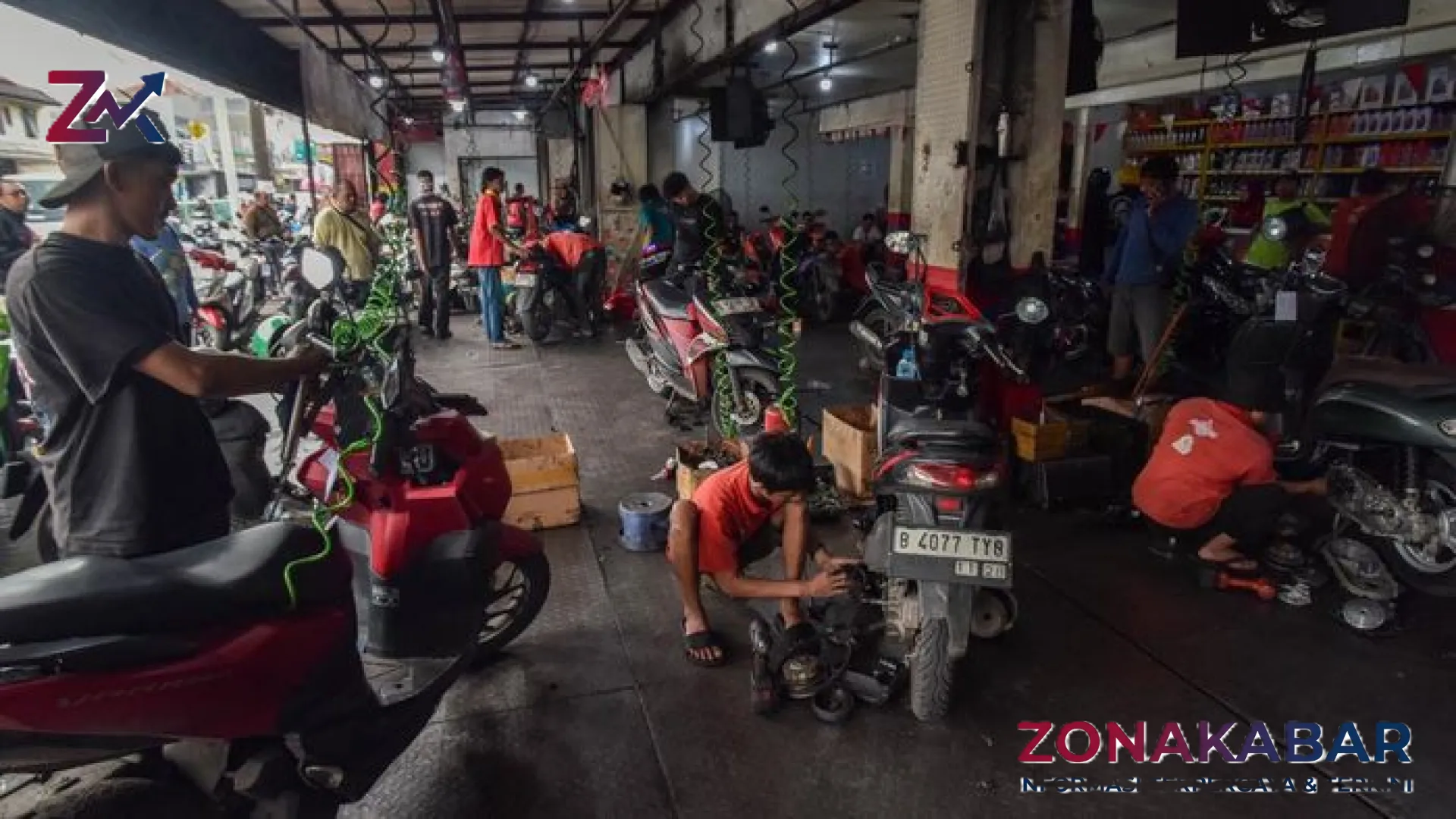 Strategi Menghadapi ‘Neraka’ Aspal Surabaya: Tips Jitu Mencegah Mesin Kendaraan Overheat Saat Terjebak Macet Ekstrem