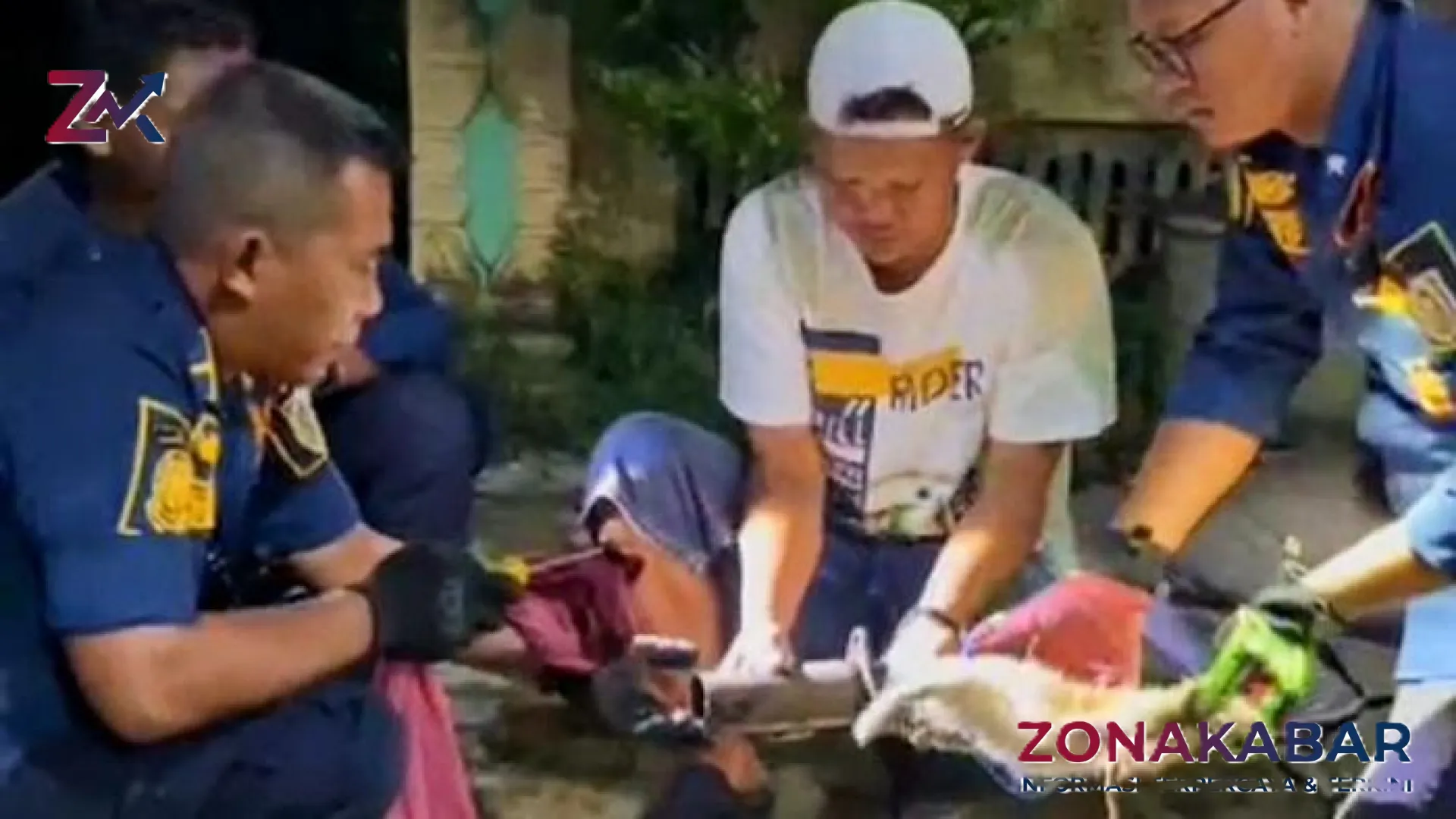 Aksi Heroik Damkar Klaten: Evakuasi Dramatis Kepala Kucing yang Terjebak di Dalam Knalpot Mobil