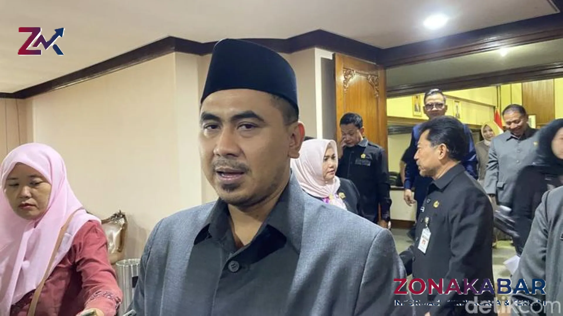 Angin Segar bagi Guru Honorer: Taj Yasin Pastikan Tidak Ada Penonaktifan Massal di Jawa Tengah pada 2027
