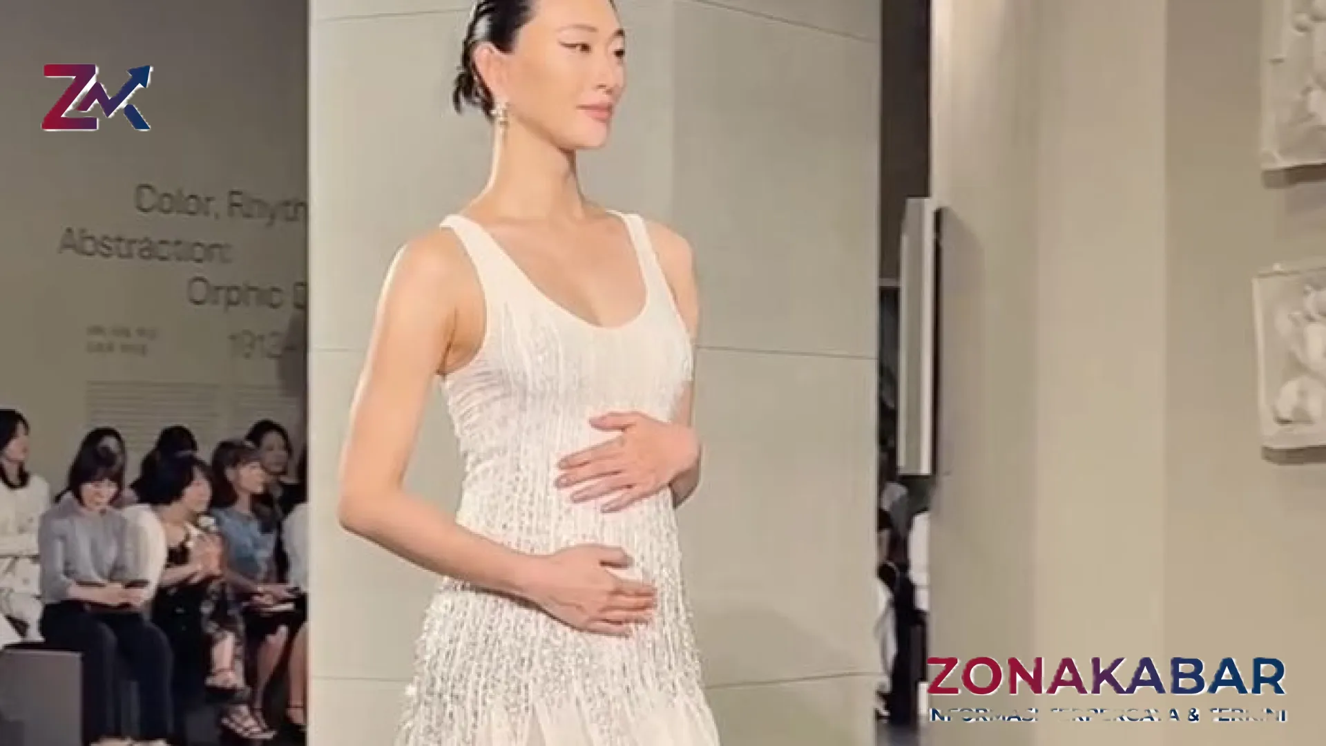 Momen Mengharukan di Runway Chanel: Sora Choi Umumkan Kehamilan Lewat Langkah Anggun di Seoul