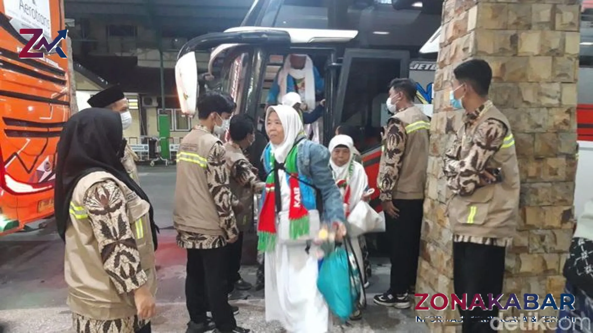 Momen Haru Kepulangan Kloter 1 Debarkasi Solo: Transformasi Layanan dan Penantian Panjang yang Berujung Syukur