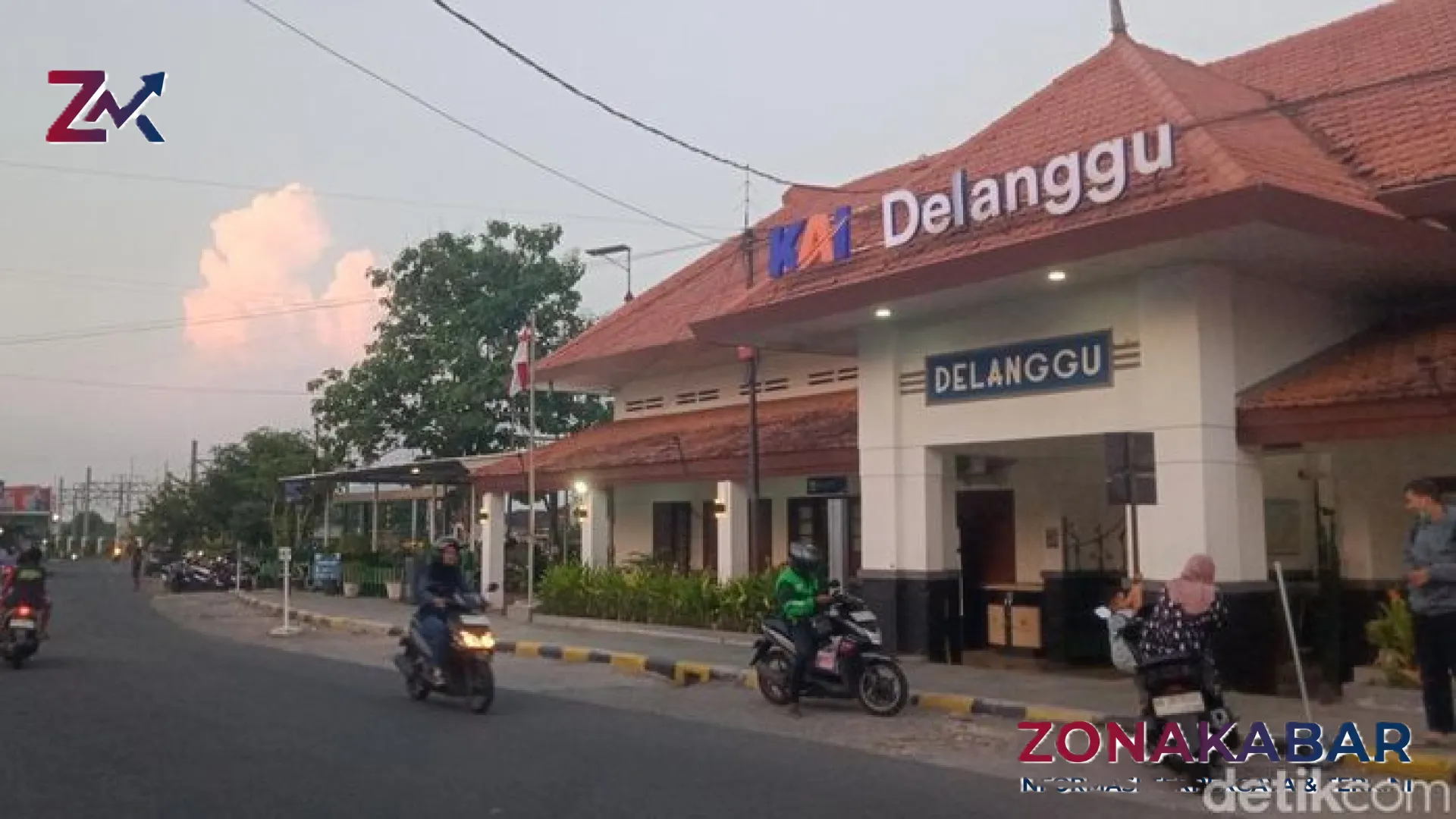 Nekat Merokok di Pintu KRL, Dua Penumpang Diturunkan Paksa di Stasiun Delanggu: Ketegasan dalam Menjaga Kenyamanan Publik