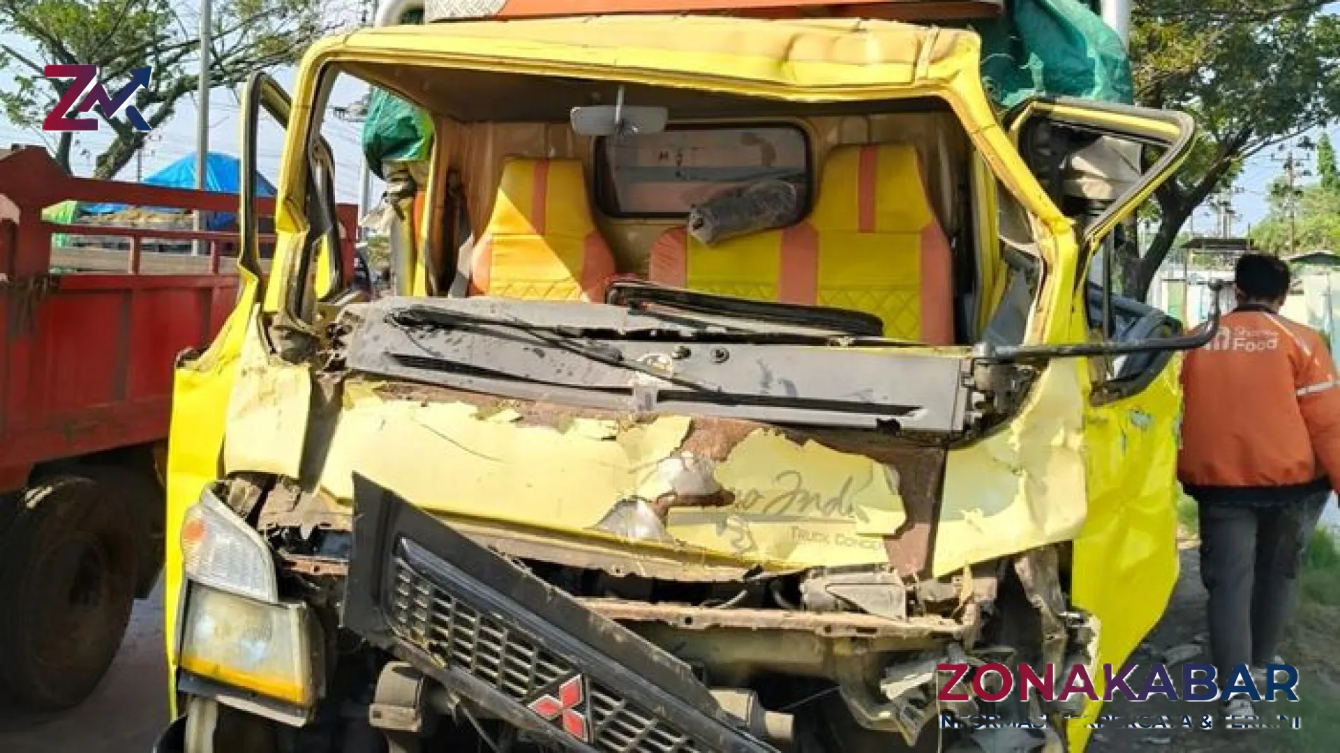 Tragedi Berdarah di Jalur Pantura Demak: Kecelakaan Beruntun Melibatkan Dua Truk dan Satu Motor, Satu Pengendara Tewas