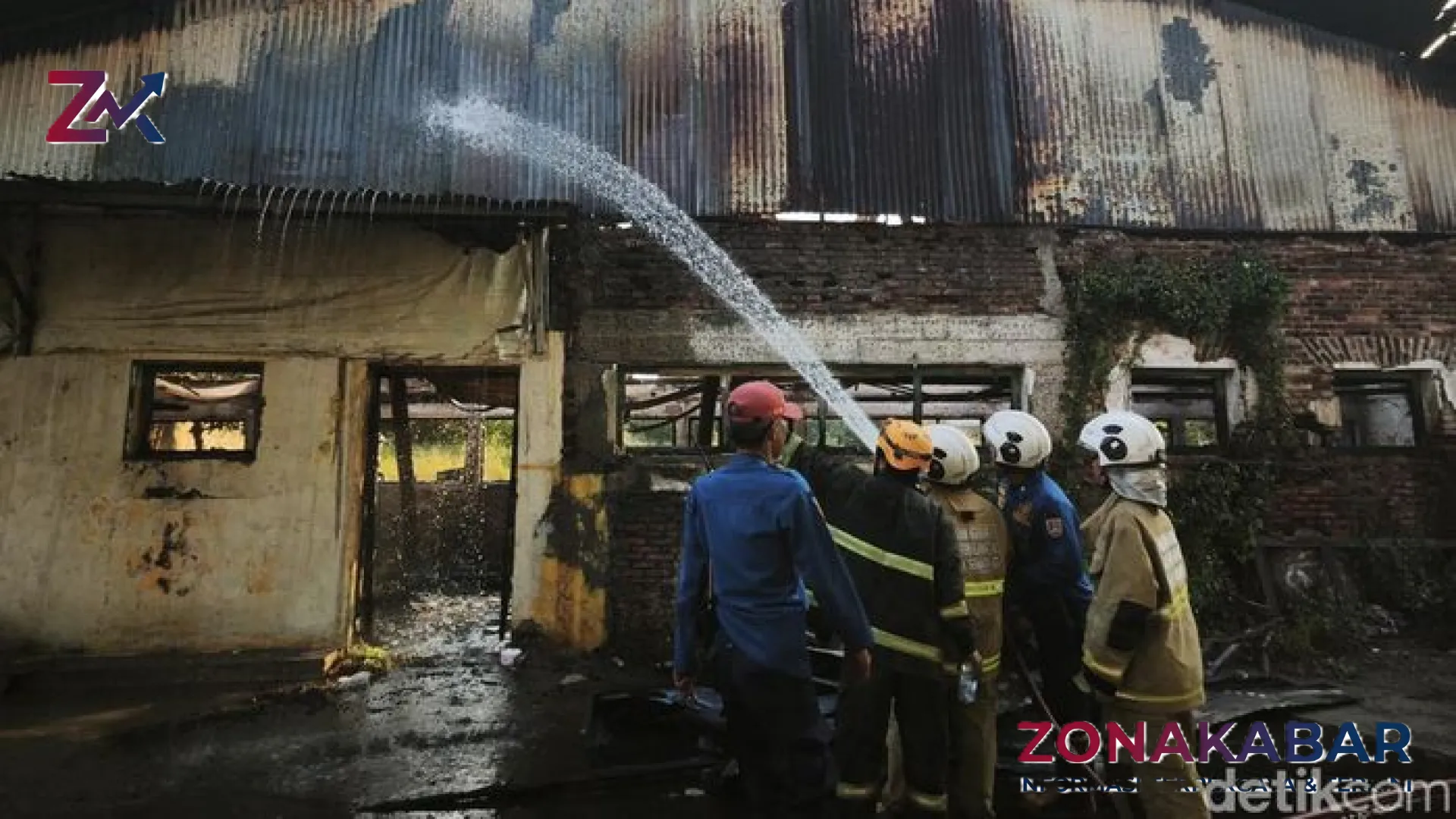 Gudang Rongsok di Bandarharjo Semarang Ludes Terbakar: Kerugian Puluhan Juta Rupiah dan Dugaan Penyebab Sepele
