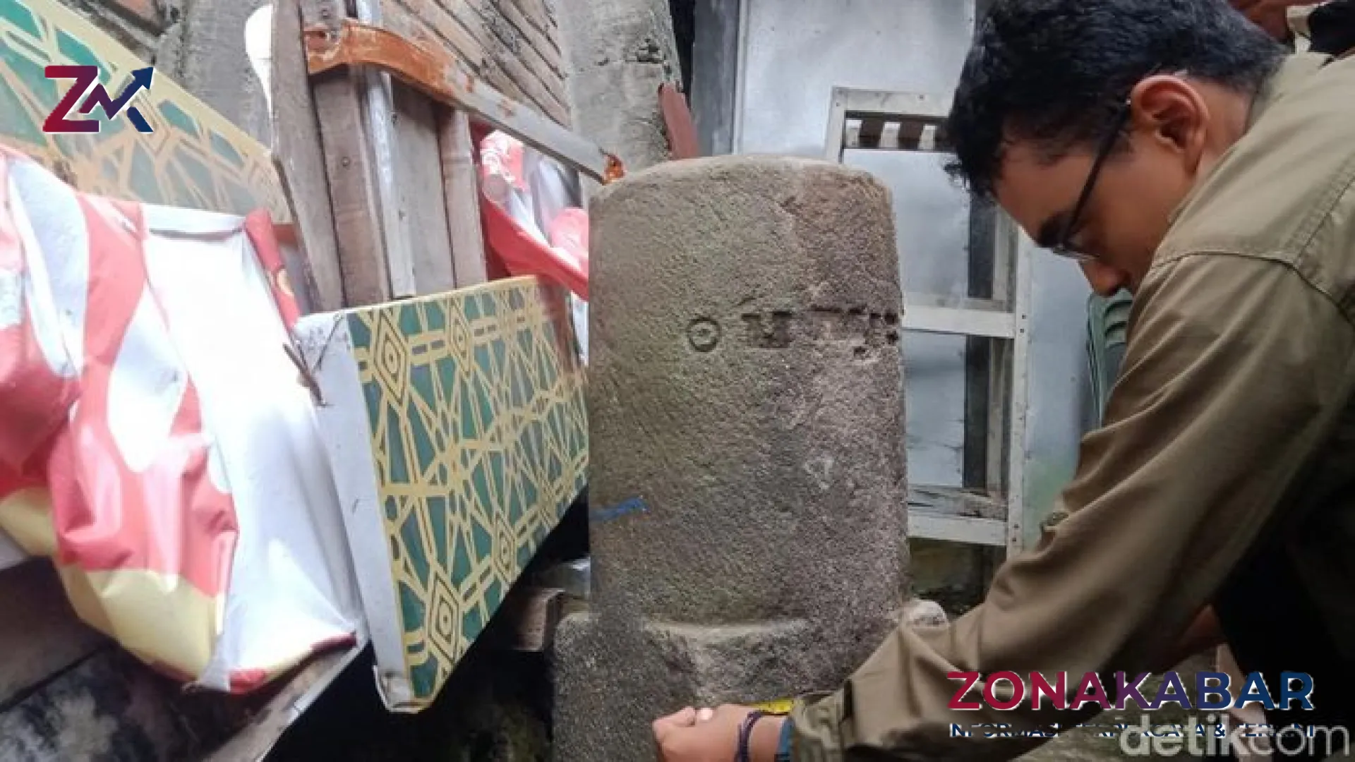 Misteri Prasasti Tersembunyi: Penemuan Batu Lingga Beraksara di Gang Buntu Klaten Hebohkan Warga